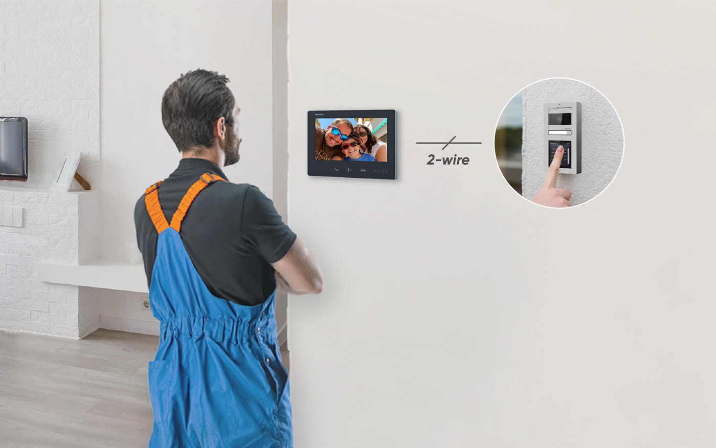 Paigaldaja kontrollib korteri videofonolukku